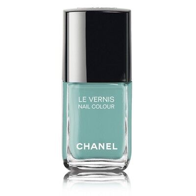 Chanel Le Verns Nail Polish - Verde Pastello Shade 590 - Cosmetiques de beaute’